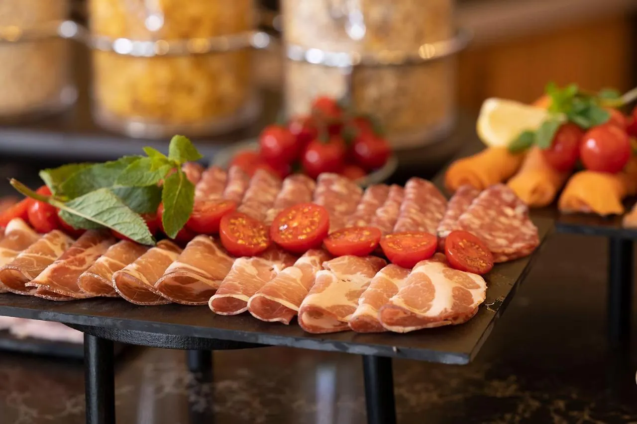 Le Rocroy Hotel 4*