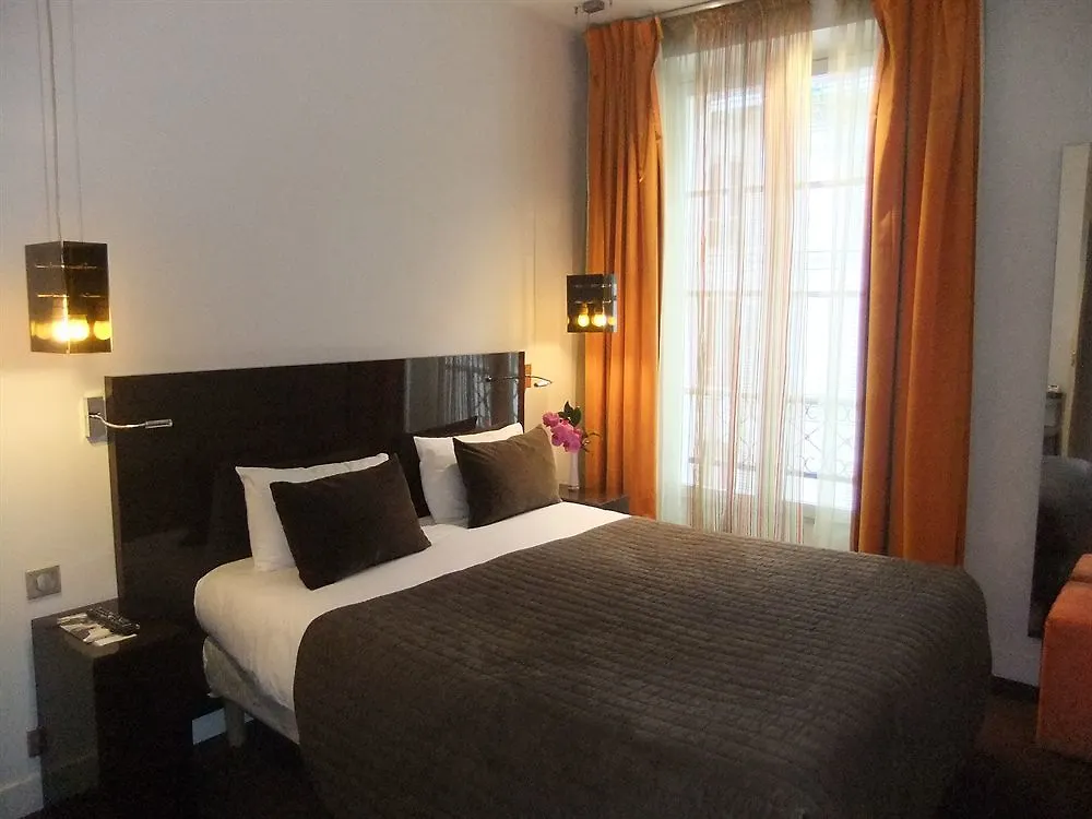 Le Rocroy 4* Paris
